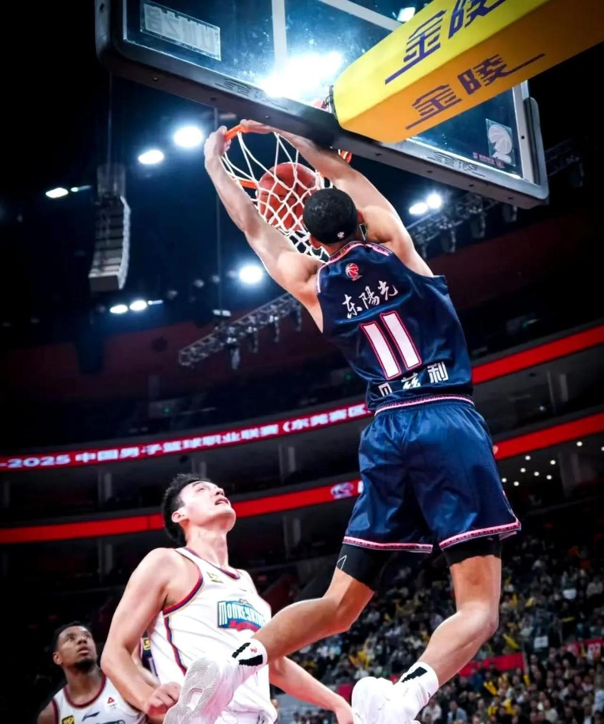 外援大战!上海男篮迎战广东,胜者晋级 外援大战!上海男篮迎战广东,胜者晋级