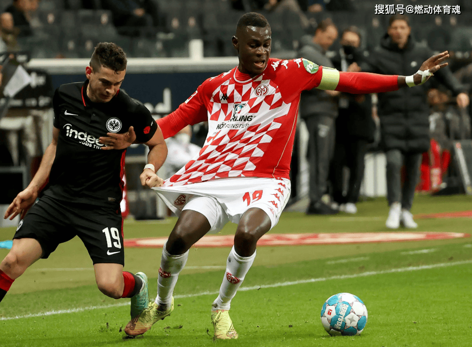 关于门兴格拉德巴赫客场逆袭，实现精彩逆袭的信息