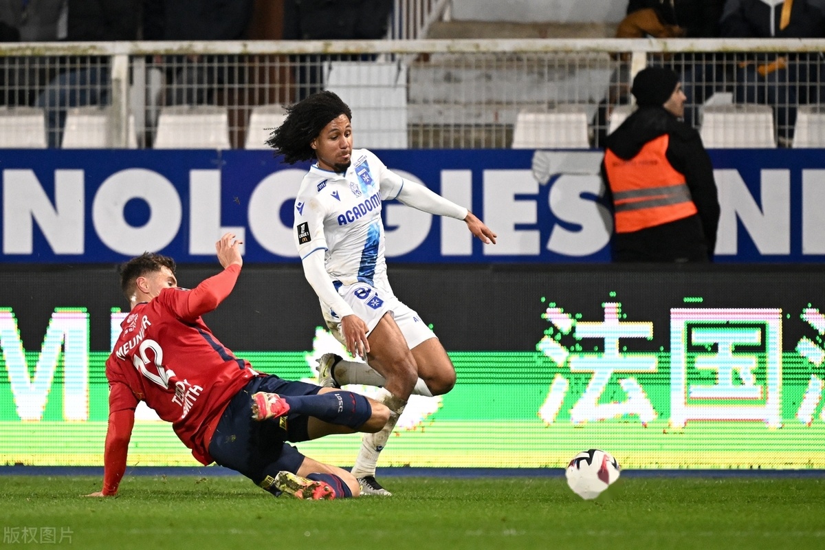 法国足球联赛胜负悬念不断，圣埃蒂安赢得关注的简单介绍