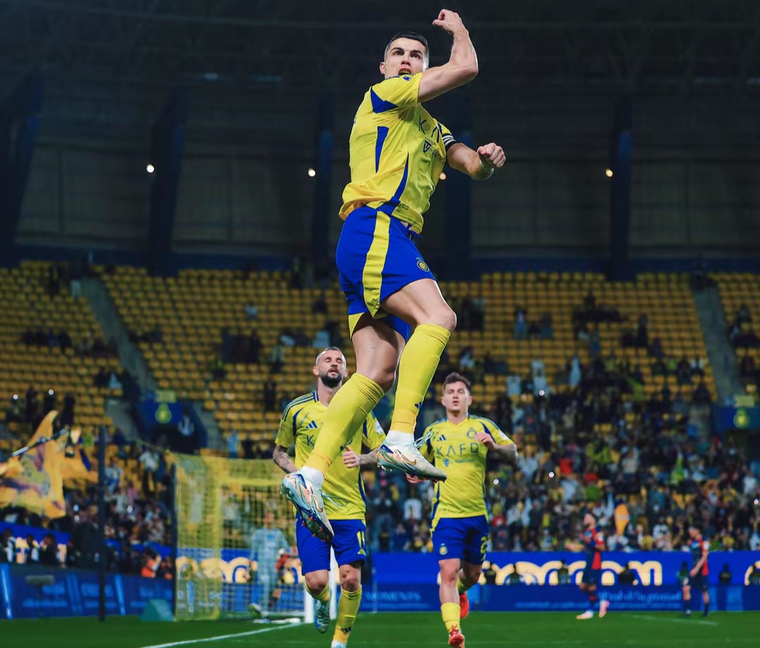 沙尔克球队再次登上比赛巅峰,取胜对手 沙尔克球队再次登上比赛巅峰,取胜对手