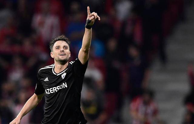 关于卡拉巴克队全面压制对手，取得关键胜利的信息