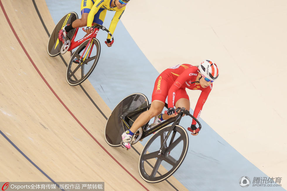 韩国选手在自行车比赛中夺冠